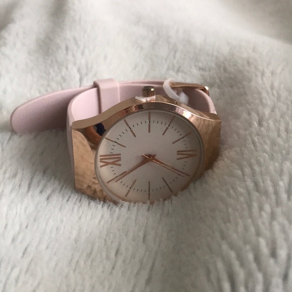 Rose gold and baby pink watch - Picture 1 of 3